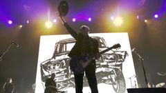 Juli�n Hern�ndez, l�der de Siniestro Total, en el concierto de despedida de los escenarios de la banda viguesa.