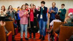 Amparo Cerecedo (en el centro), el d�a de la presentaci�n de la candidatura del BNG de A Pobra a las municipales.