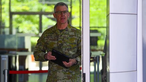 Rick Burr, alto mando del Ej�rcito australiano, antes de comunicar la decisi�n