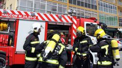 Foto de archivo de los bomberos en una intervenci�n en Foz