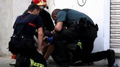 Bomberos y polic�as atendieron al menor mientras no lleg� la ambulancia