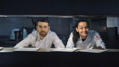 Manuel Fernndez, empresario, y Yaiza Blanco, en el restaurante Manuel Bistr, donde ella trabaja como ayudante de cocina