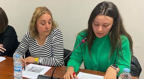 Las concejalas socialistas de Ordes, en un pleno municipal