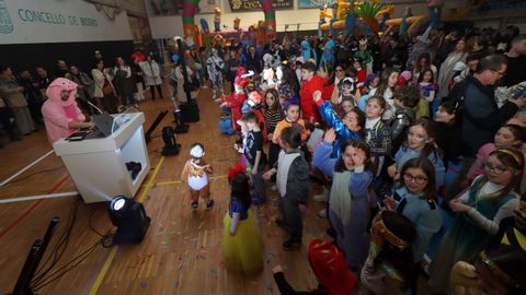 FESTIVAL DE DISFRACES EN EL PABELLON DE A CACHADA