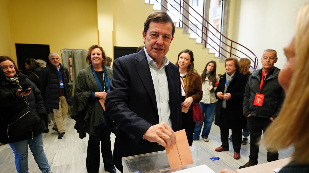 Los primeros sondeos a pie de urna confirman la victoria del PP en Castilla y León, que necesitará a Vox para gobernar