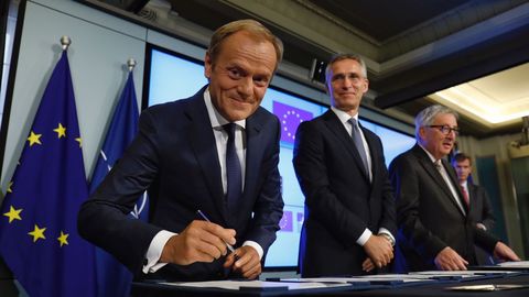 Tusk, Stoltenberg y Juncker, este martes, antes de la firma del comunicado conjunto