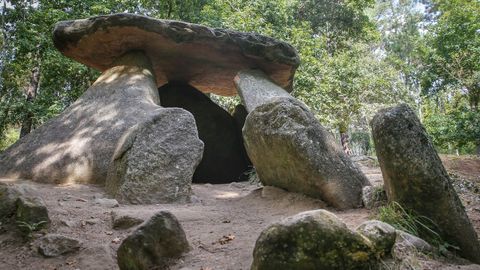 Dolmen de Axeitos en Ribeira