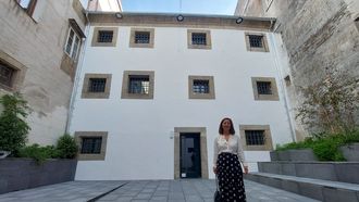 Mar�a Barral ante el edificio que acoger� el nuevo museo.
