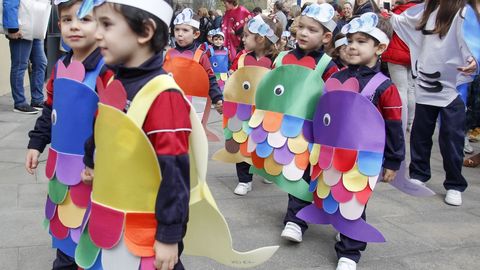 Desfile de comparsas del colegio Bel�n por el Carnaval