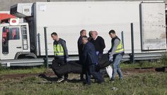 Retiran el cad�ver del hombre que fue abatido por la polic�a nacional