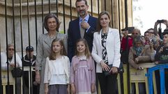 Los reyes reaparecen con sus hijas