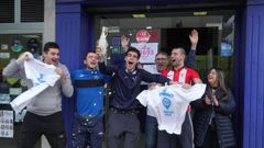 Vecinos de Igorre (Bizkaia) celebran el tercer premio del Sorteo de Navidad