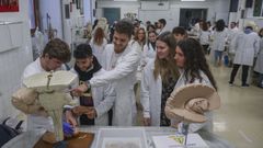 Alumnos de Medicina en la facultad de la USC