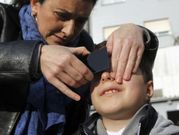 Telescopios, prism�ticos, placas protectoras, cajas, gafas y hasta espumaderas sirvieron para ver el cielo sin da�ar la vista.