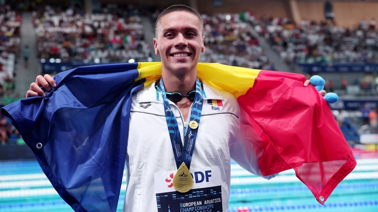 Photo: lavozdegalicia.es David Popovici Makes History with Third European Swimming Double