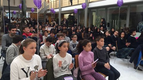 Escolares ourensanos participan en los actos organizados por la Diputaci�n con motivo del D�a de la Mujer