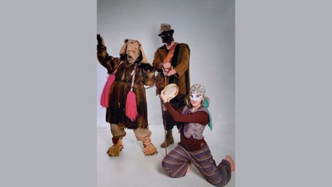 La osa y los z�ngaros forman parte de la tradici�n urbana de Oviedo