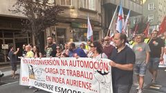 Manifestantes recorriendo la avenida de la Habana, en Ourense