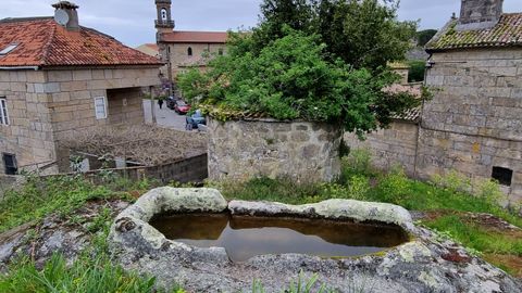 Tumba excavada en roca conocida como A Cama do Demo, en Aldn, Cangas