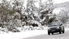 La tercera nevada del ao deja blancas las montaas de A Maria