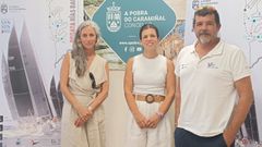 Ramos (en el centro), con Laura Rosende y Paco Riveras, del Real Club Nutico de Vigo.