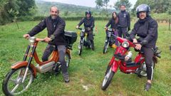 lvaro Martnez, Martin Chasco, Irene Chasco, Natxo Ciaurri y Dani Chasco en sus Vespinos