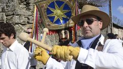 Desfile de fuli�ns y carrozas en Vilari�o de Conso