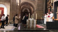 Un momento de la ofrenda en la jornada de oraci�n que presidi� el obispo, Leonardo Lemos