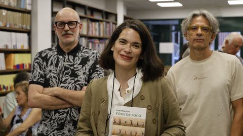 Cristina Pato presentou a súa segunda novela Fóra de foco na librería ourensá Tanco, onde estivo acompañada por Marcos Calveiro, director de edicións de Galaxia e polo escritor Juan Tallón.