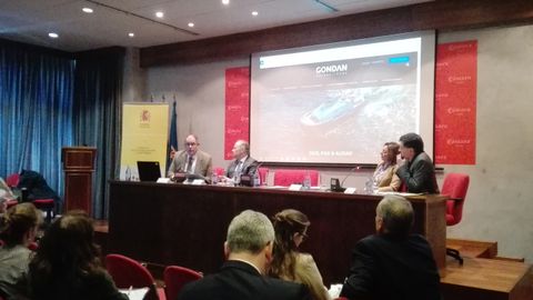 De izquierda a derecha, los representantes de Astilleros Gondn, lvaro Platero, Thyssenkrupp, Javier Sesma, Talleres Zitron, Asma Ouazzani, y Javier Parra en la Cmara de Comercio de Oviedo