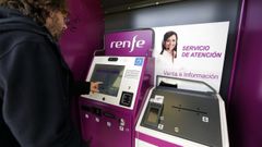 Servicio de venta de billetes de Renfe en la estaci�n de tren de Pontecesures.