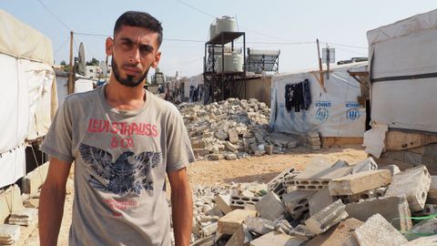 El refugiado sirio Ala Al-Talib fue obligado a destruir su casa por el ej�rcito libanes 