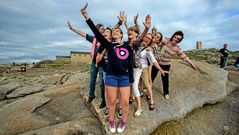 Un grupo de j�venes, en la Pedra de Abalar.
