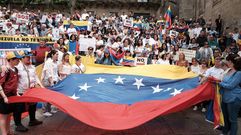 Protesta en Santiago para que cese la violencia. 