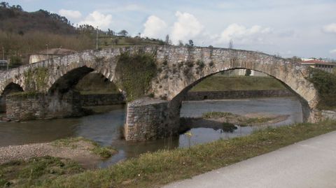 La senda fluvial del Nora a su paso por Lugones.La senda fluvial del Nora a su paso por Lugones