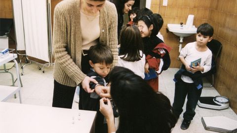 Imagen de archivo de vacunaci�n contra las paperas