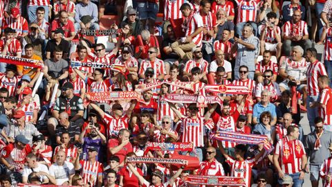 Derbi asturiano entre el Real Sporting de Gijon y el Real Oviedo en El Molin�n
