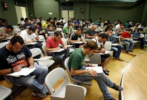 El examen te�rico se realiz� en la ma�ana de ayer en el sal�n de actos del IES de Ponteceso.