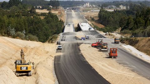 Estado de las obras en la autovía A-54 en la zona del viaducto situado a solo un par de kilómetros del futuro enlace sur de Melide