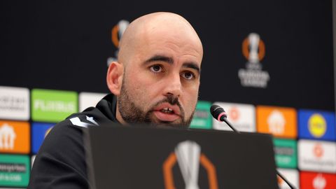 Claudio Gir�ldez, durante la rueda de prensa previa al Estrella Roja-Celta.