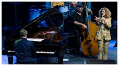 De Chano Dom�nguez a Tete Montoliu. Chano Dom�nguez, Horacio Fumero e Carme Canela -na imaxe, nun recente concerto-, achegaranse a Lugo para homenaxear a Tete Montoliu.