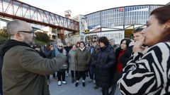Xorxe Caldeiro, responsable comarcal de CIG A Maria, informando a los trabajadores de Sargadelos tras trascender la noticia del ERTE