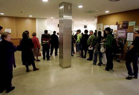 Los sanitarios insisten en que la vacunaci�n se haga de modo escalonado para evitar colas.