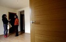 Todas las casas tienen tarima flotante, ventanas climalit, garaje y calefacci�n, y salen ahora a concurso a precio de coste