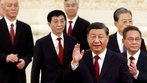 Xi, rodeado de los miembros del Comit� Permanente del Politbur�