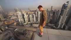 Las impactantes im�genes del joven que mont� en Hoverboard en un rascacielos