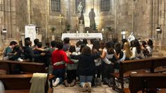 Un grupo de jvenes se junta todos los lunes en la Parroquia de San Francisco de Ass, en A Corua