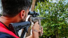 En el GAEM de Ribeira disponen de una escopeta que lanza bolas de veneno a los nidos que se encuentran en zonas de dif�cil acceso