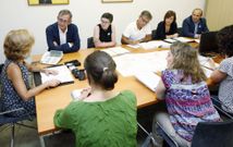 Un momento de la reuni�n mantenida ayer en la Secretar�a Xeral de Urbanismo, en Santiago. 