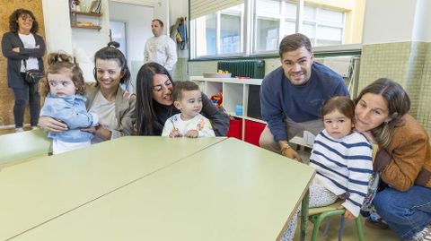 APERTURA CON ESPECT�CULO EN BAIO. El Labarta Pose de Baio es uno de esos veteranos (ya hist�ricos) centros que, pese al descenso de alumnos en buena parte de la zona rural, resiste con buena salud de matriculaciones. Y donde tambi�n hubo un espect�culo para dar la bienvenida a los nuevos y los veteranos, a cargo del artista y autor Paco Nogueiras.